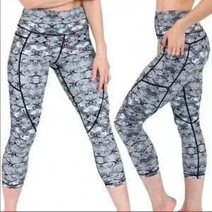 Zyia Active Cobra Metallic Pocket Light n Tight Hi-Rise Capri leggings 6-8